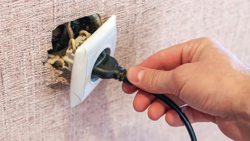 Réparer prise, interrupteur...