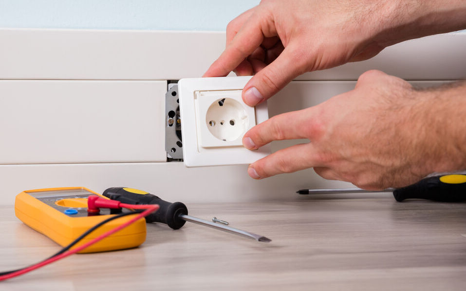 Changer prise et interrupteur